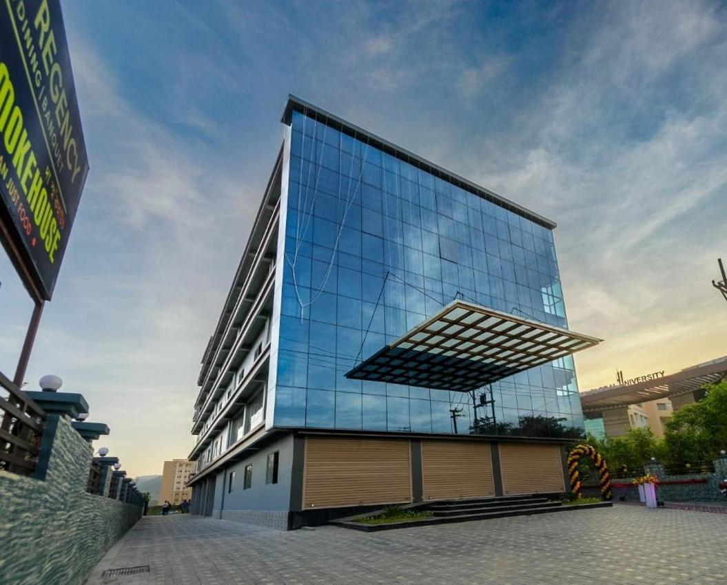 Silver Regency Ґувахаті Екстер'єр фото